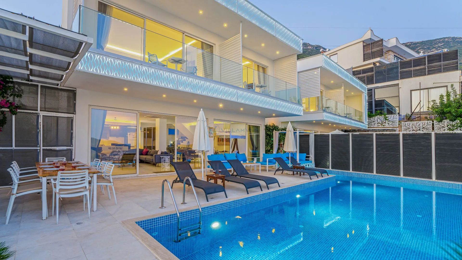 Villa Merit Crystal