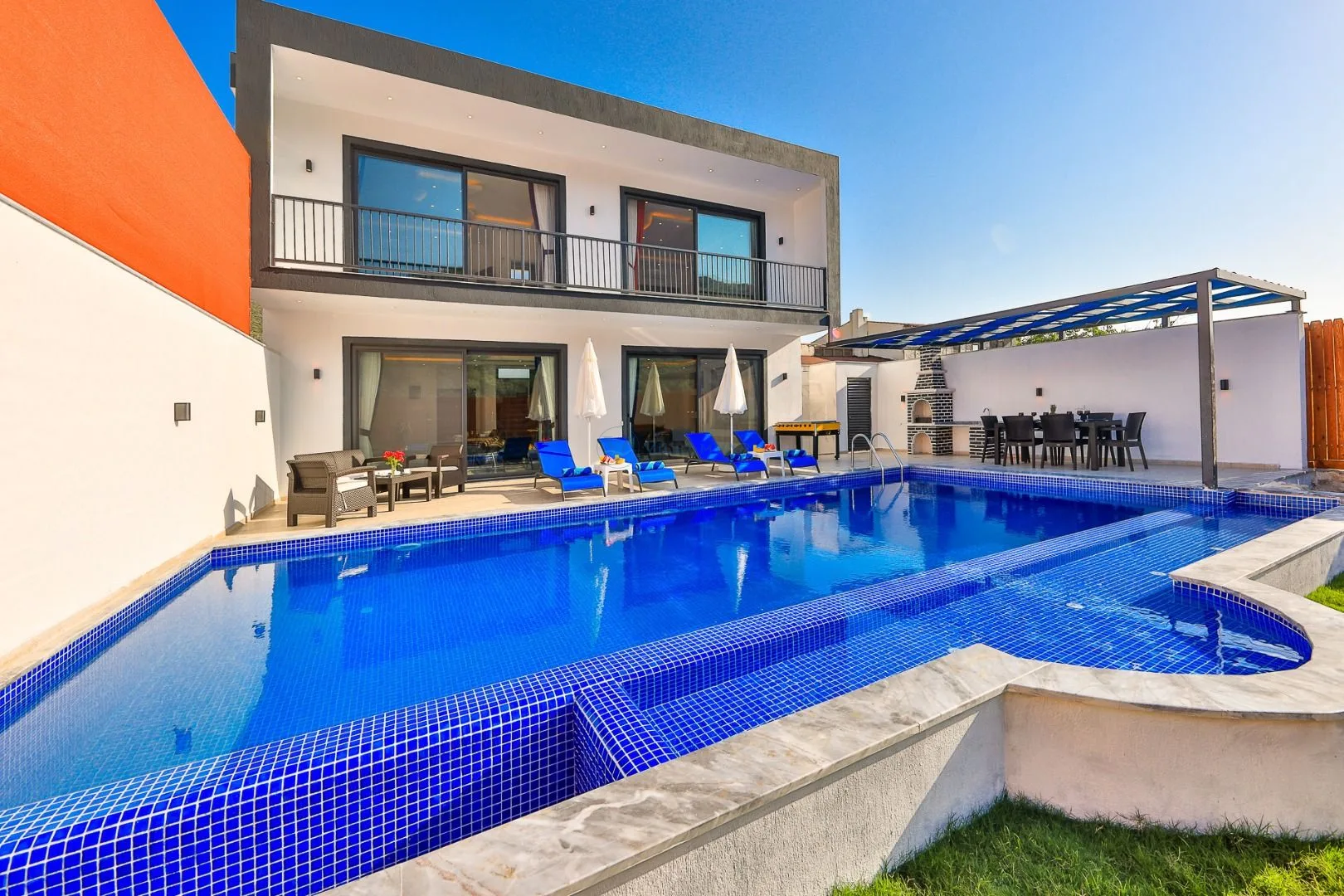 Villa White Castle
