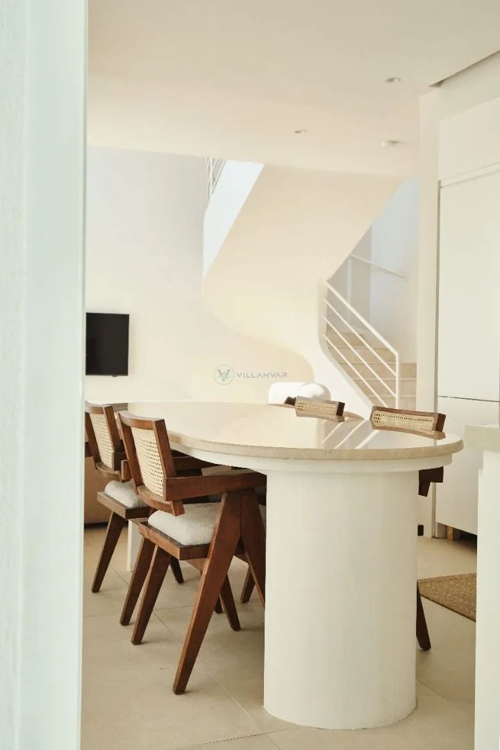 Villa Neonix