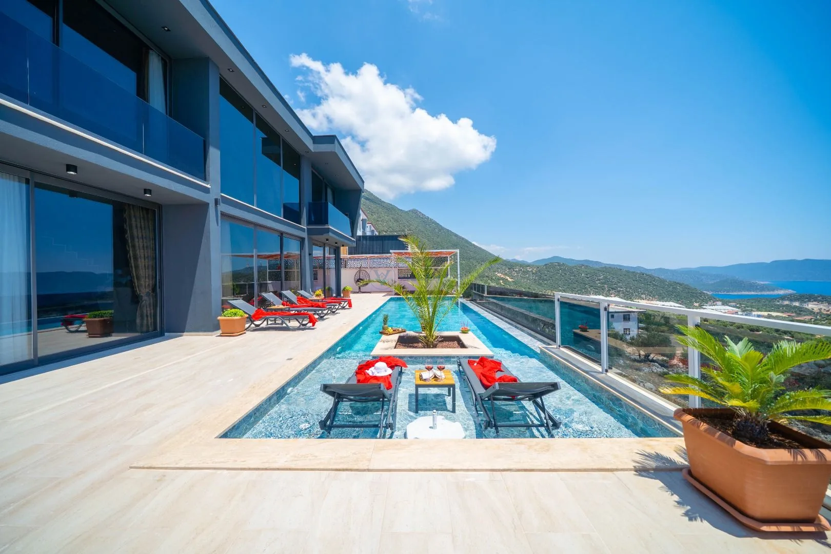 Villa Black Dark