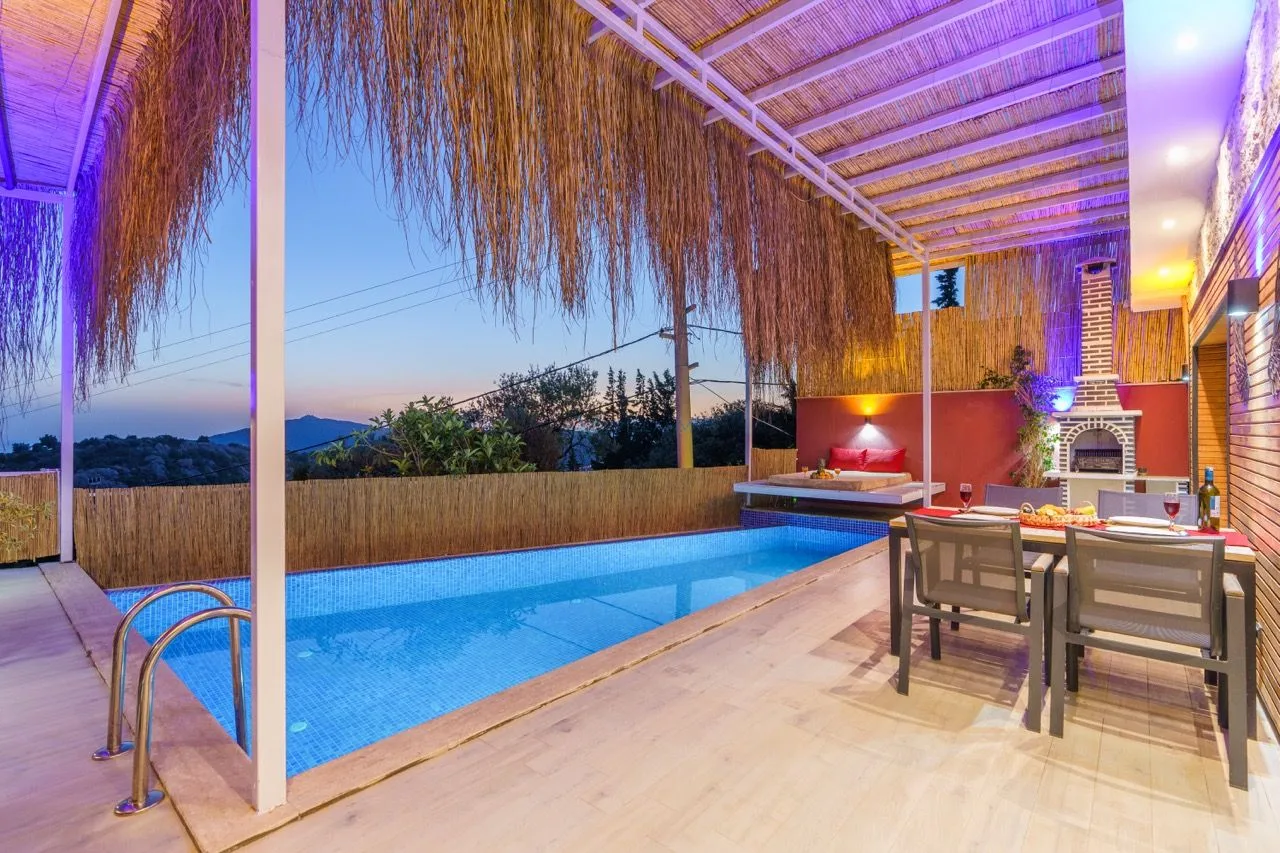 Villa Mira Queen