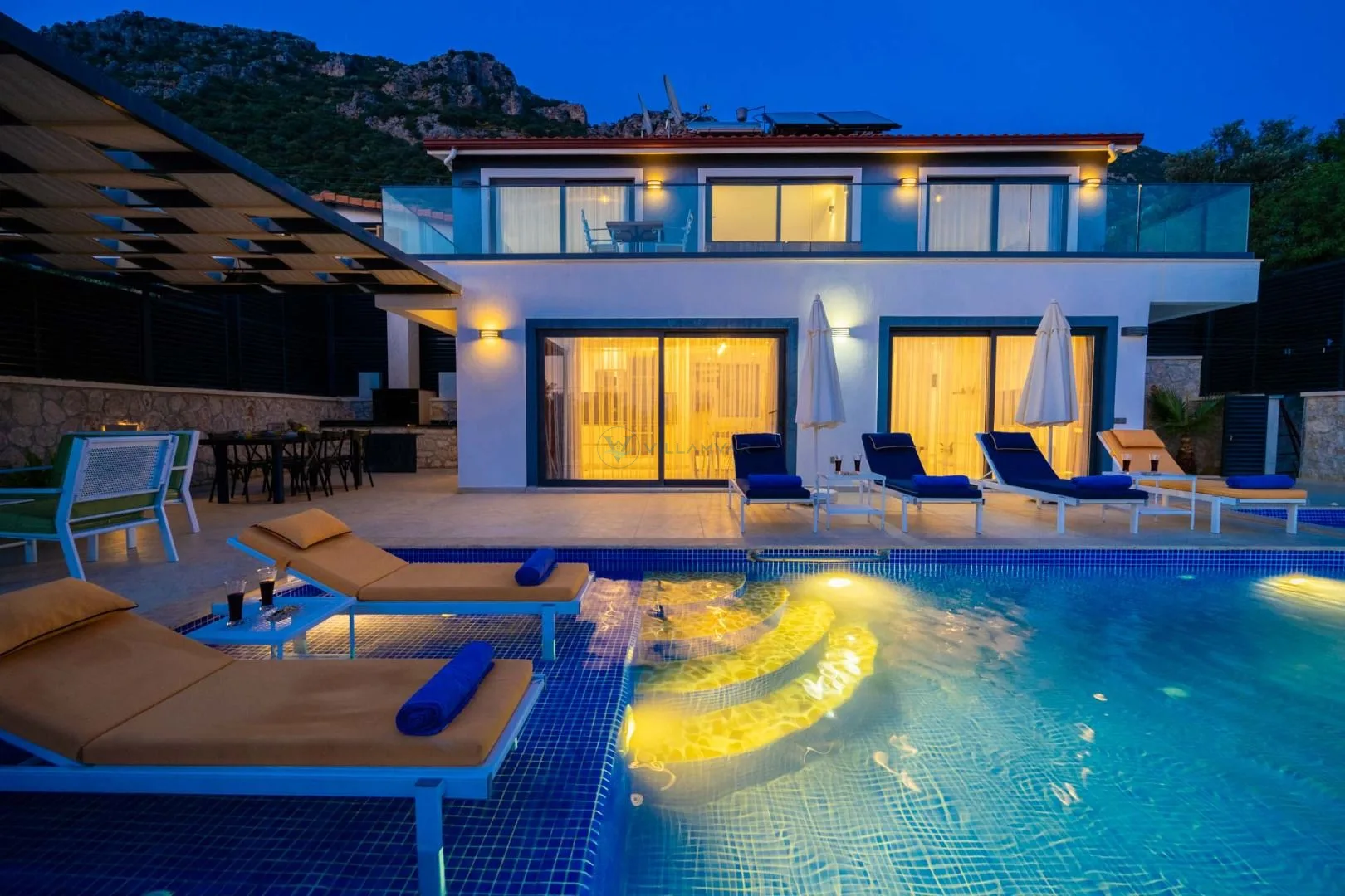 Villa Thera Seis