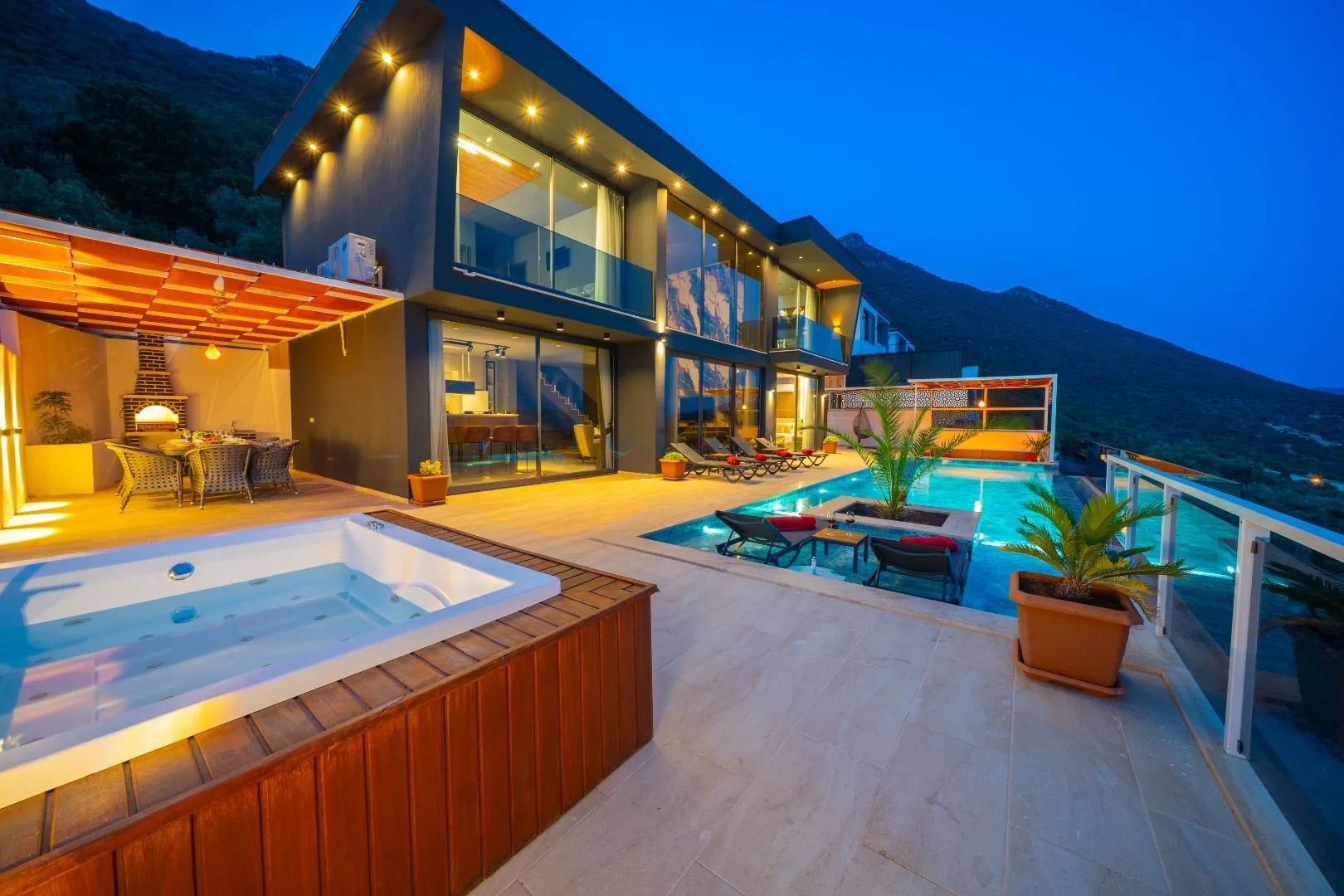 Villa Black Dark