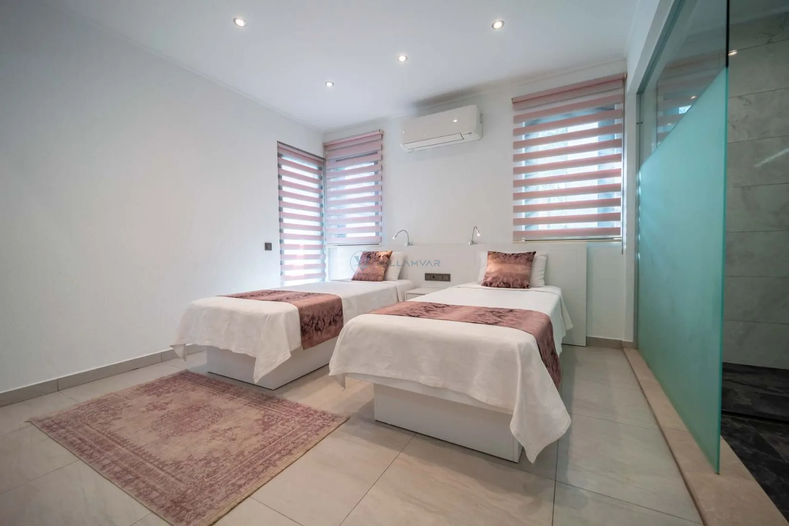 Villa Thera Seis