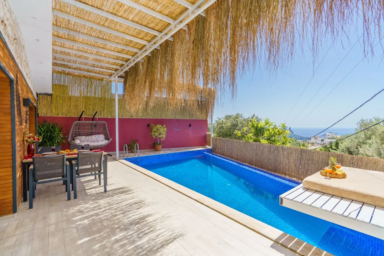 Villa Mira Queen
