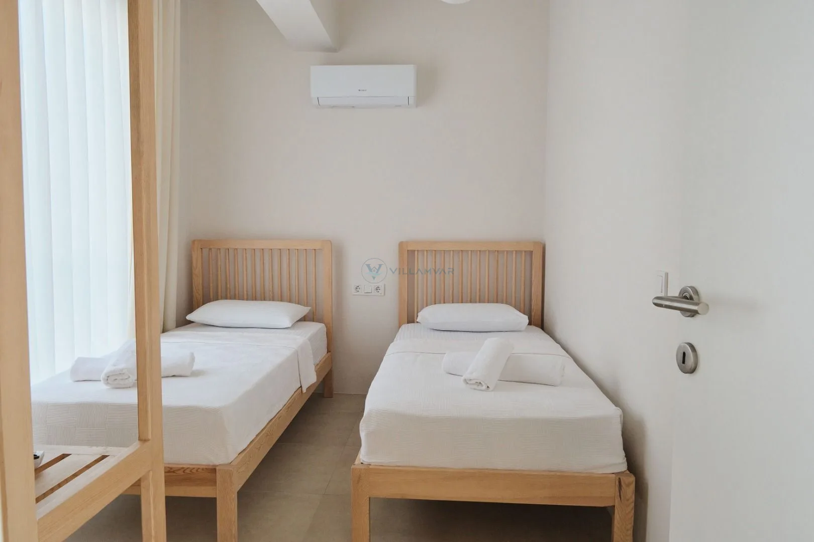 Villa Neonix