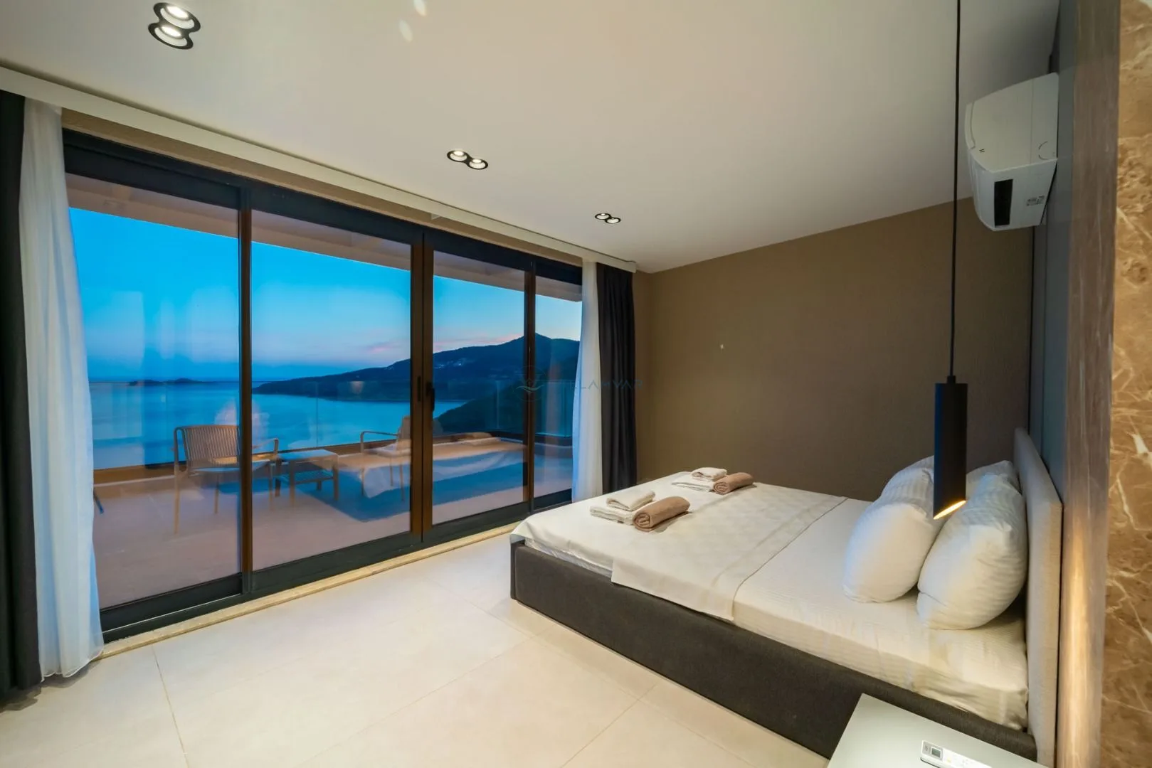Villa Aura E