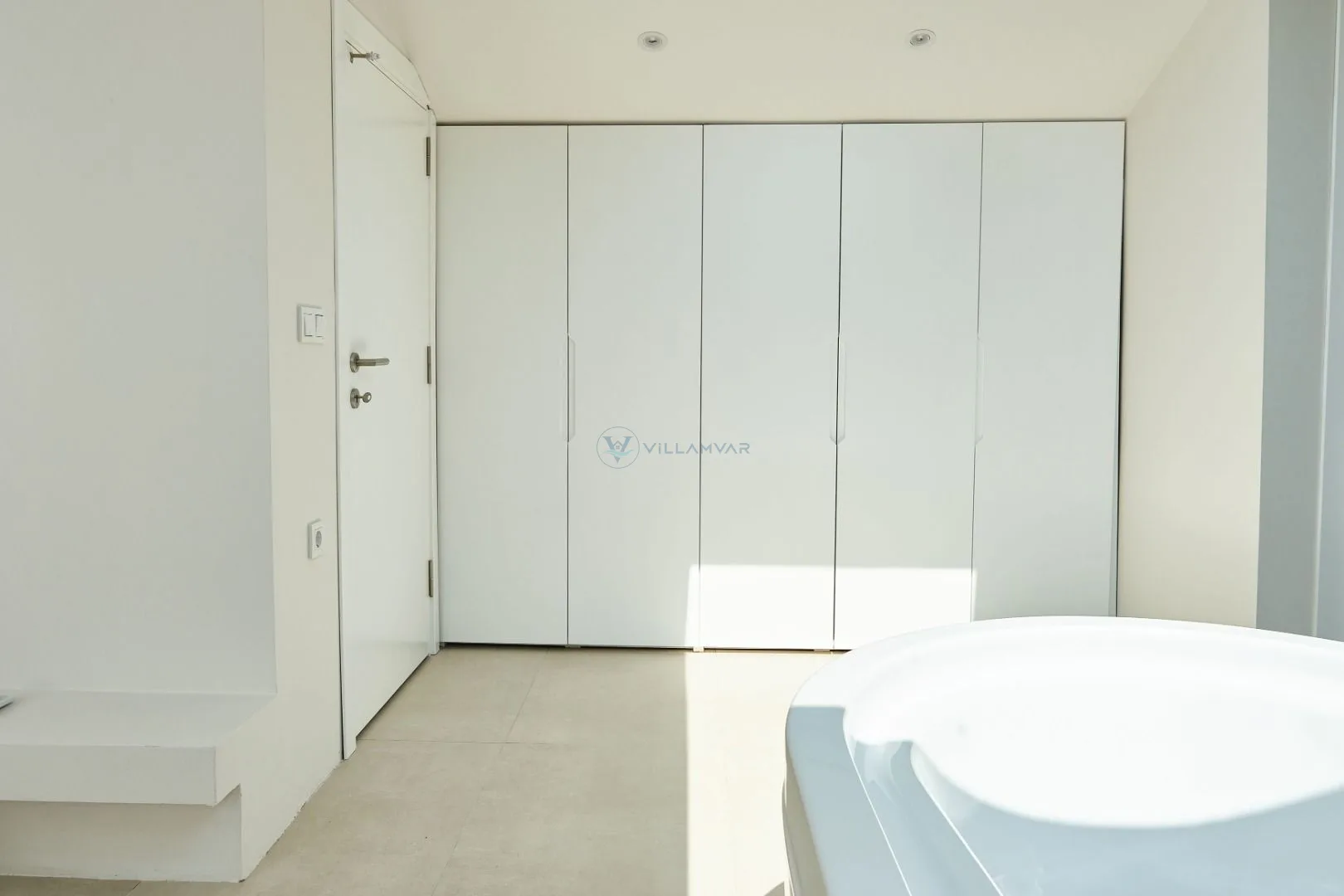 Villa Neonix