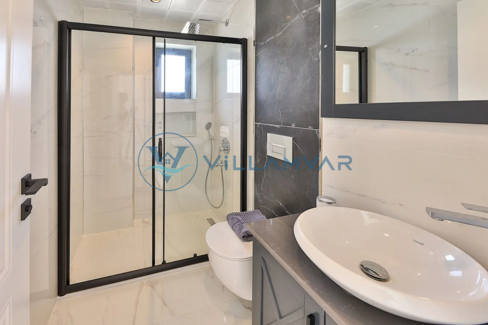 Villa Kaşlı 2 - Duşakabinli modern banyo