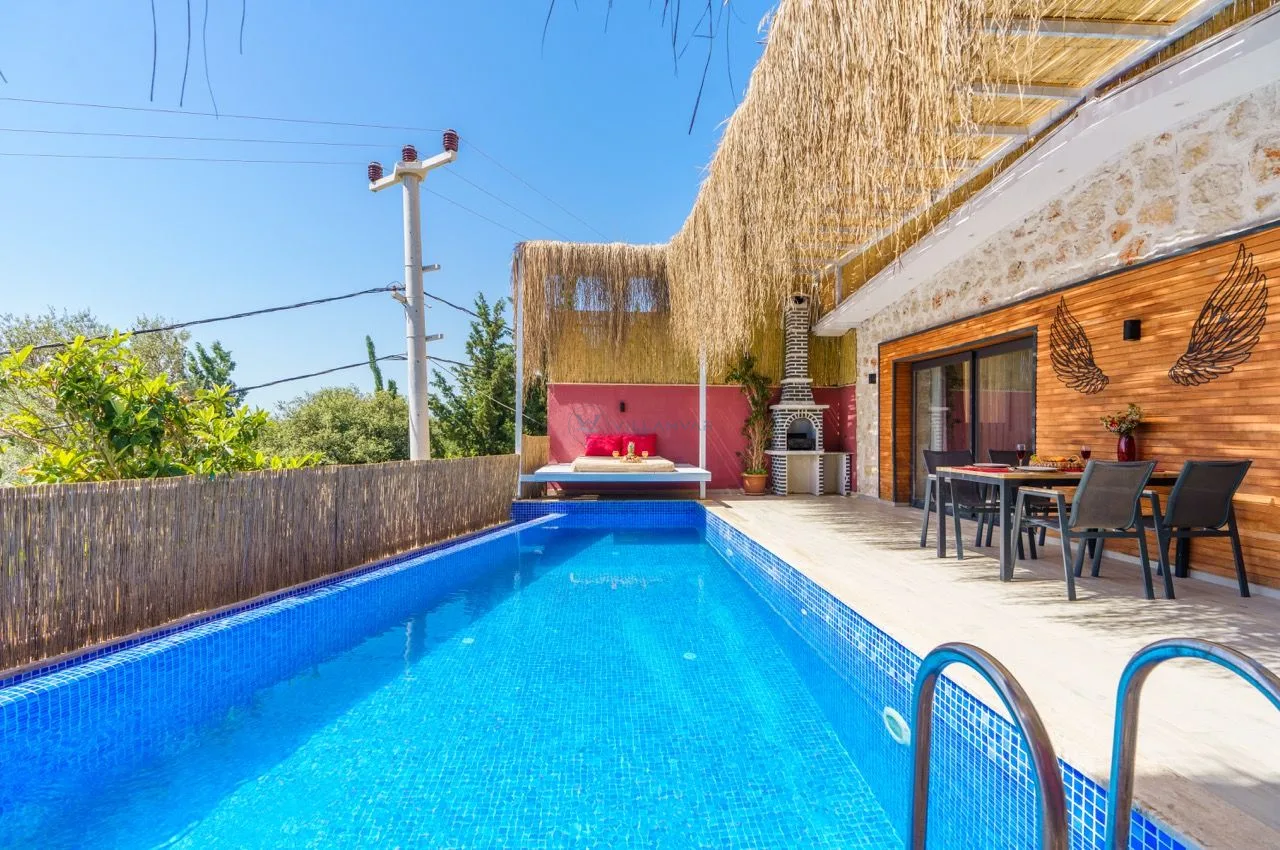Villa Mira Queen