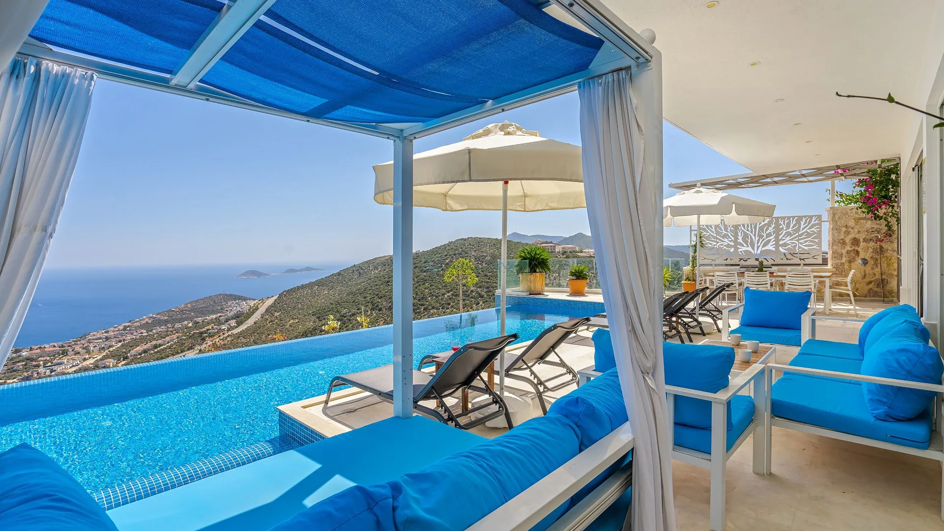 Villa Merit Crystal