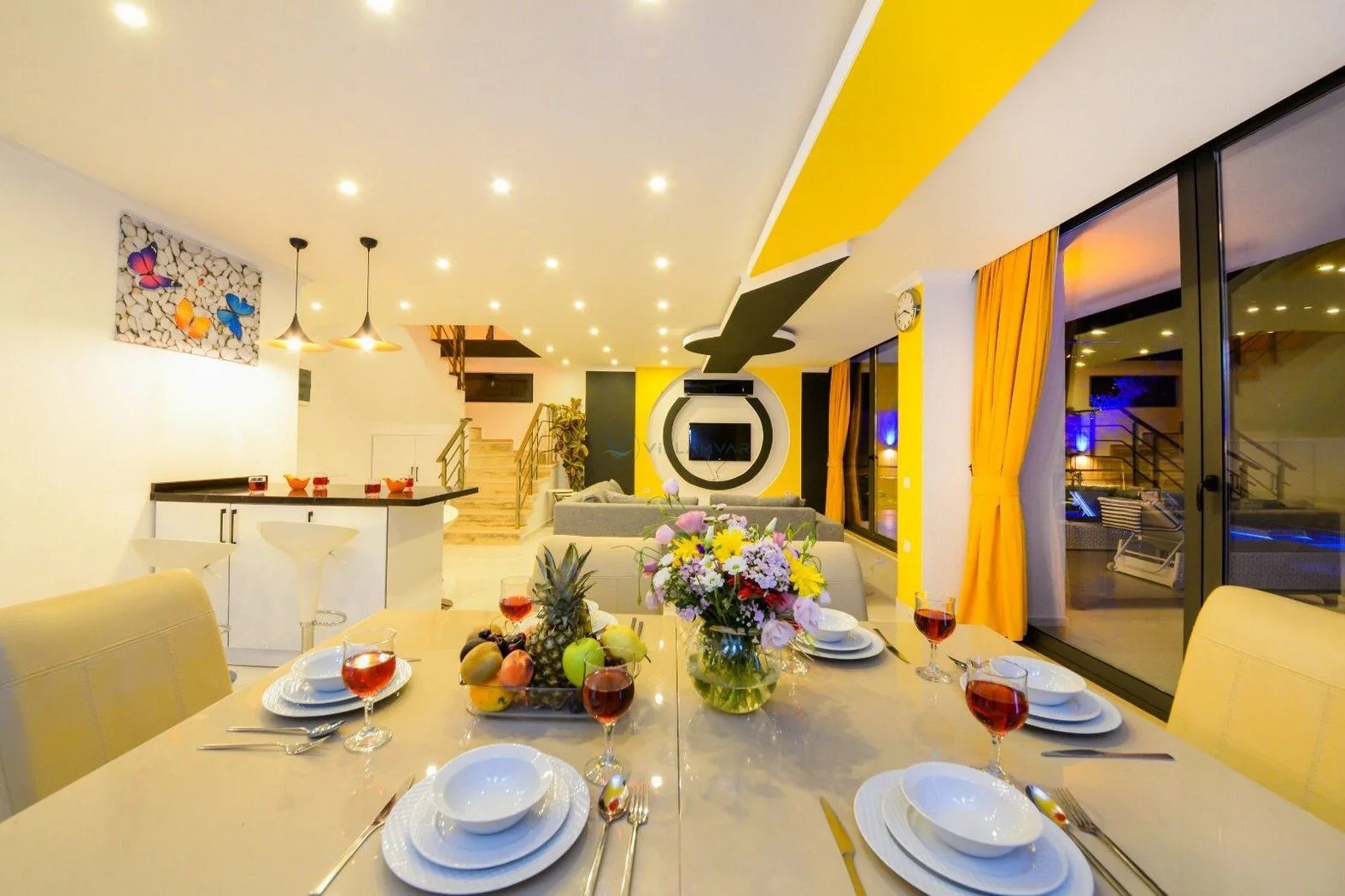 Villa Black Rose