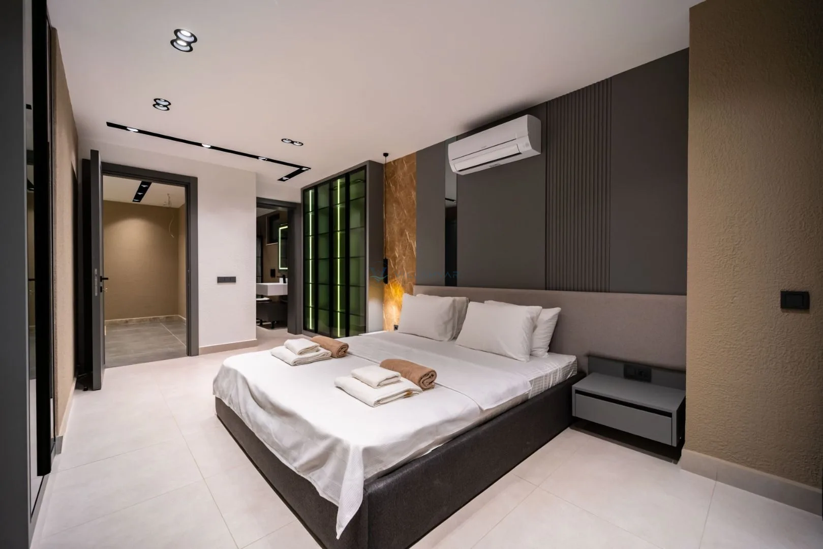 Villa Aura C