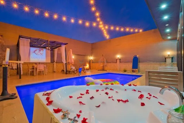 Crystal De-Luxe Villa