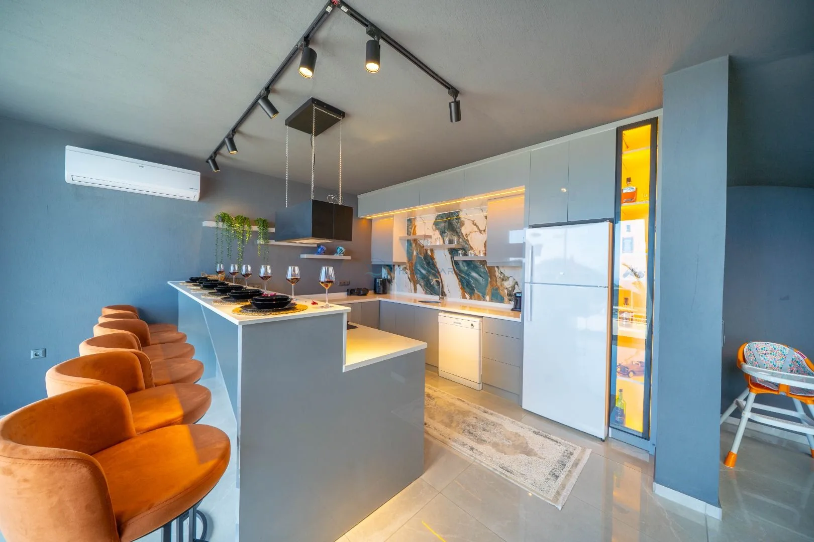 Villa Black Dark