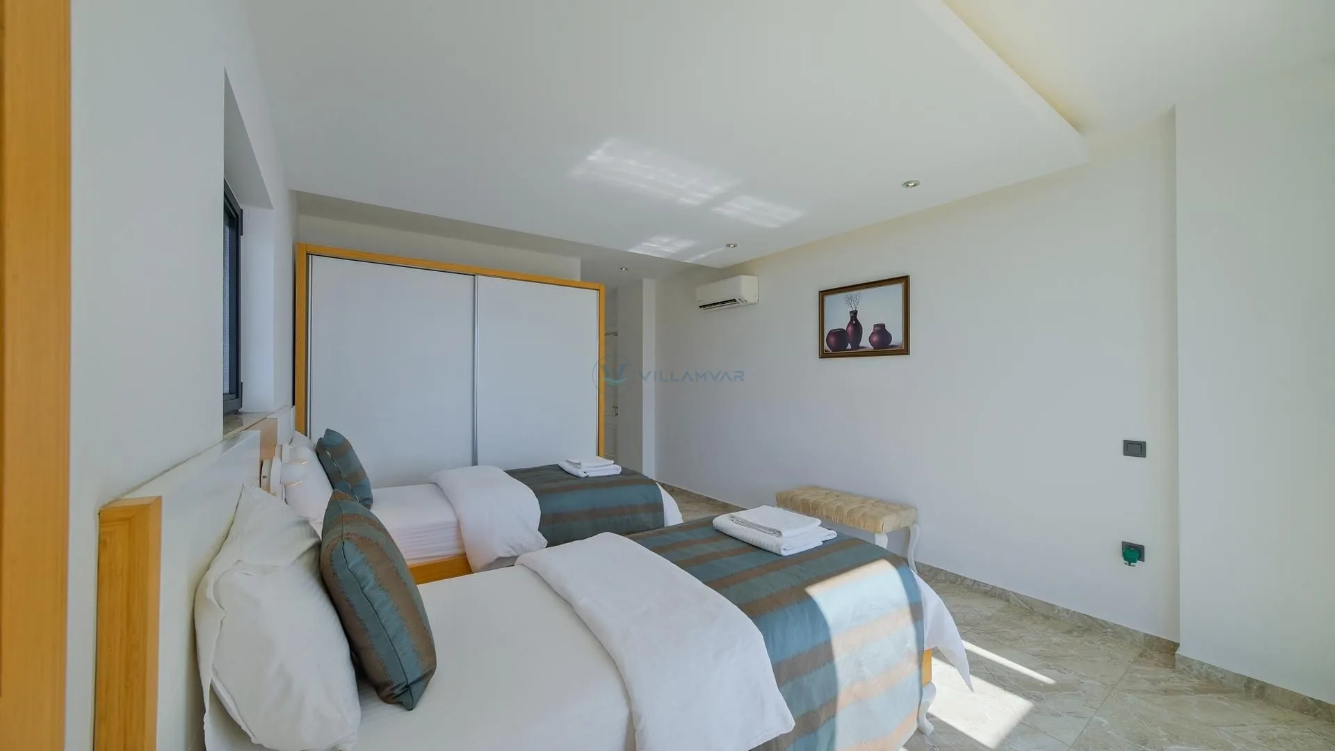 Villa Topic