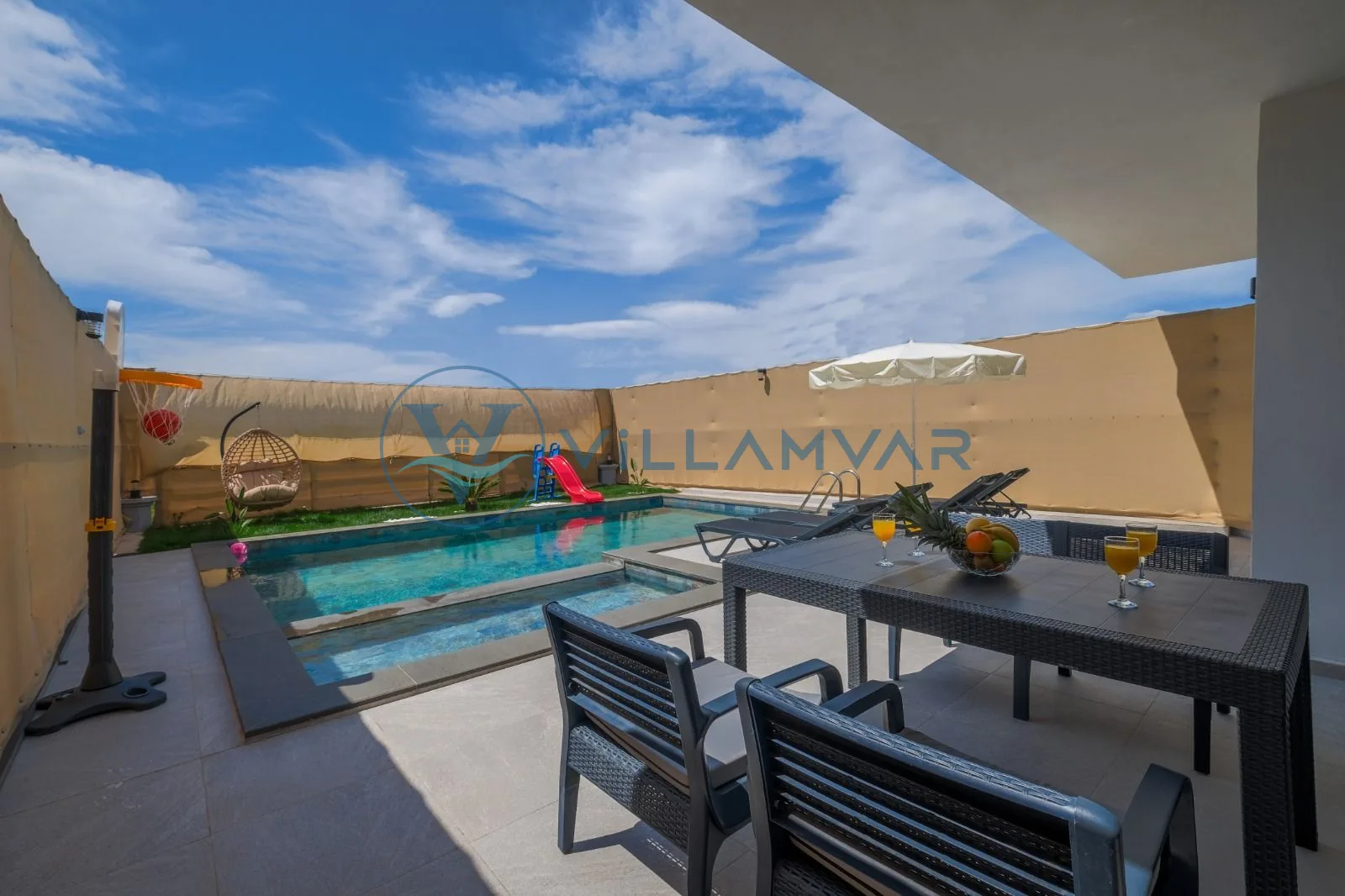 Villa Sol LA