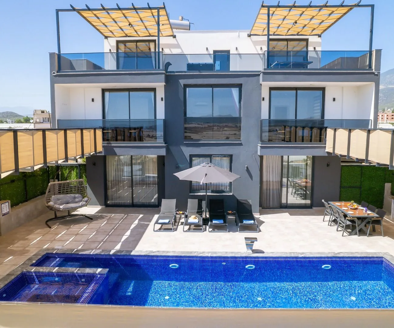 Villa Lalezar