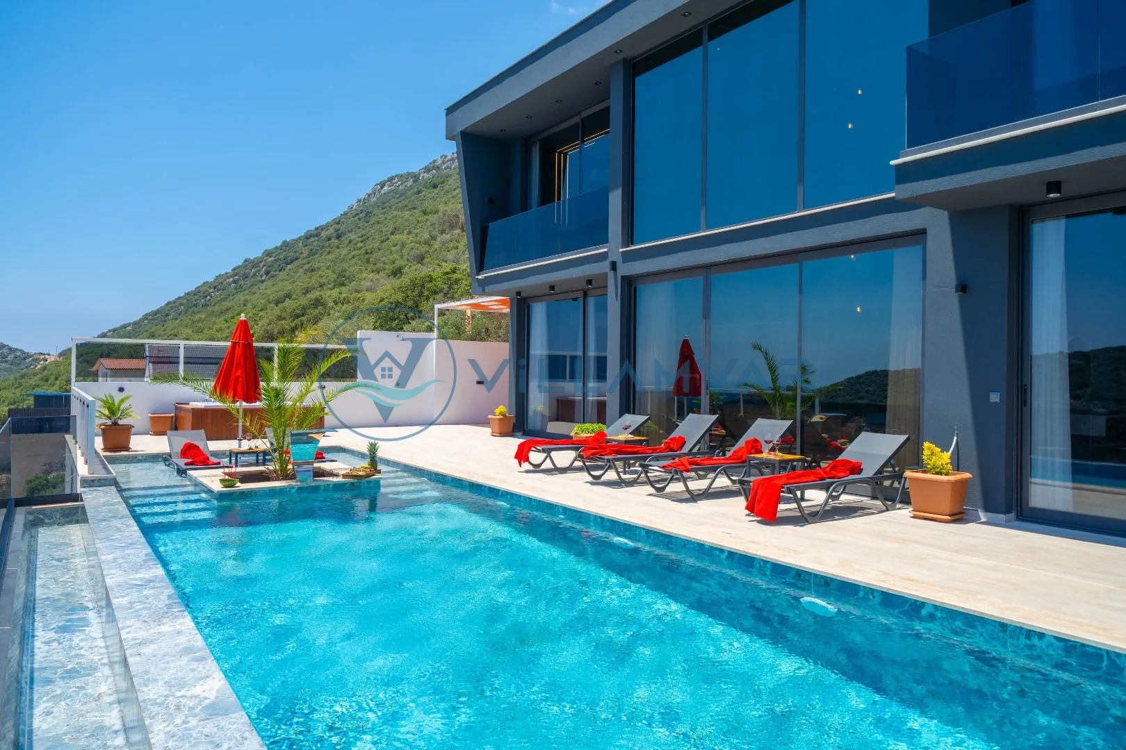 Villa Black Dark