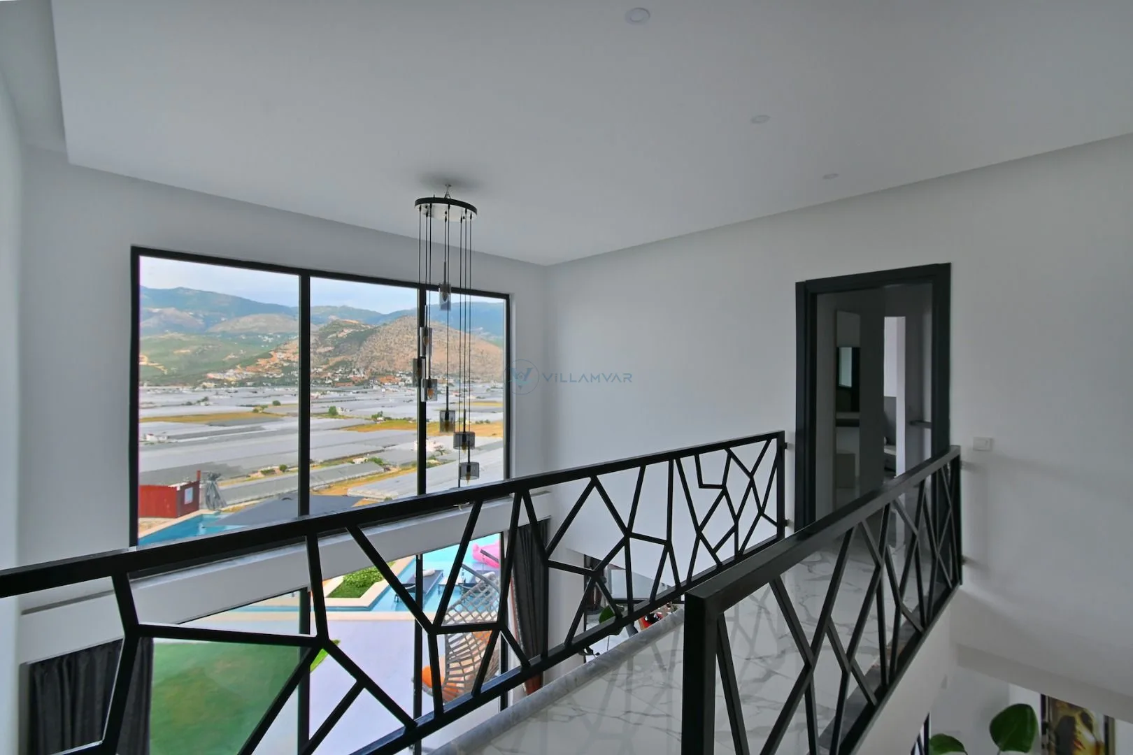Villa Green House