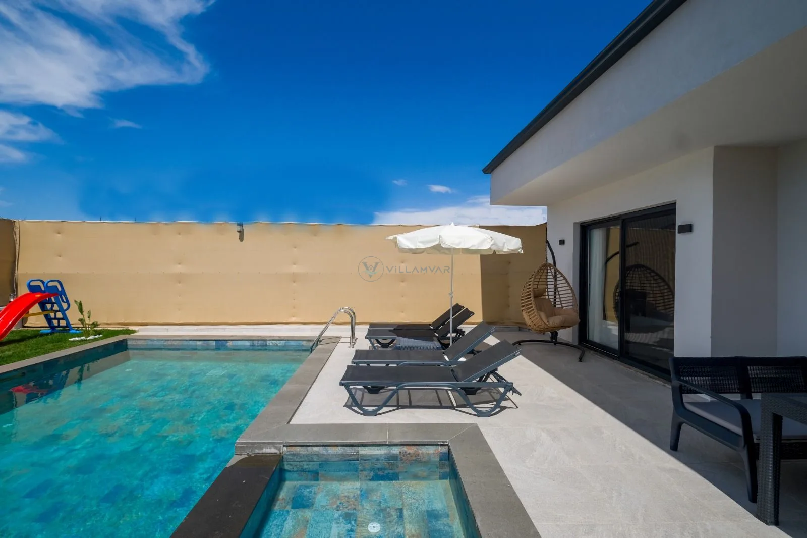 Villa Sol LA