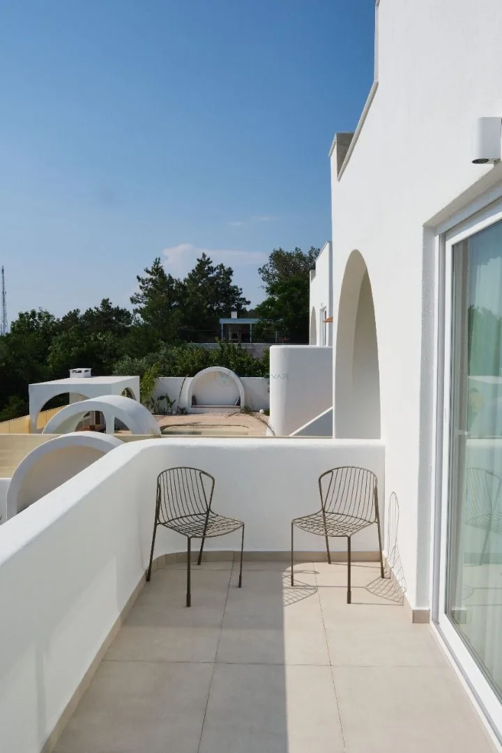 Villa Neonix