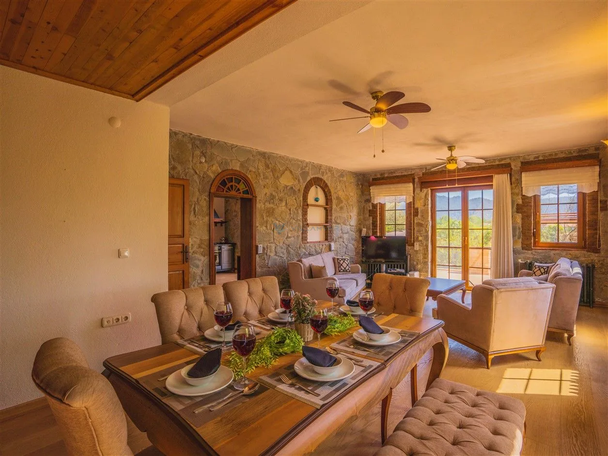 Villa Rock Home