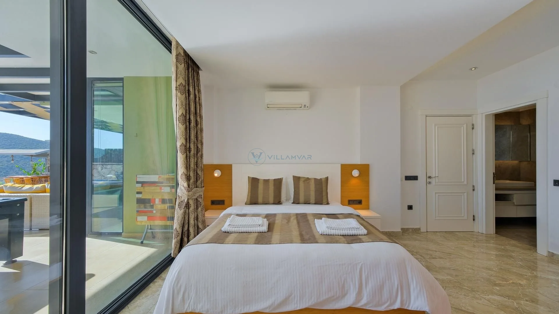 Villa Topic