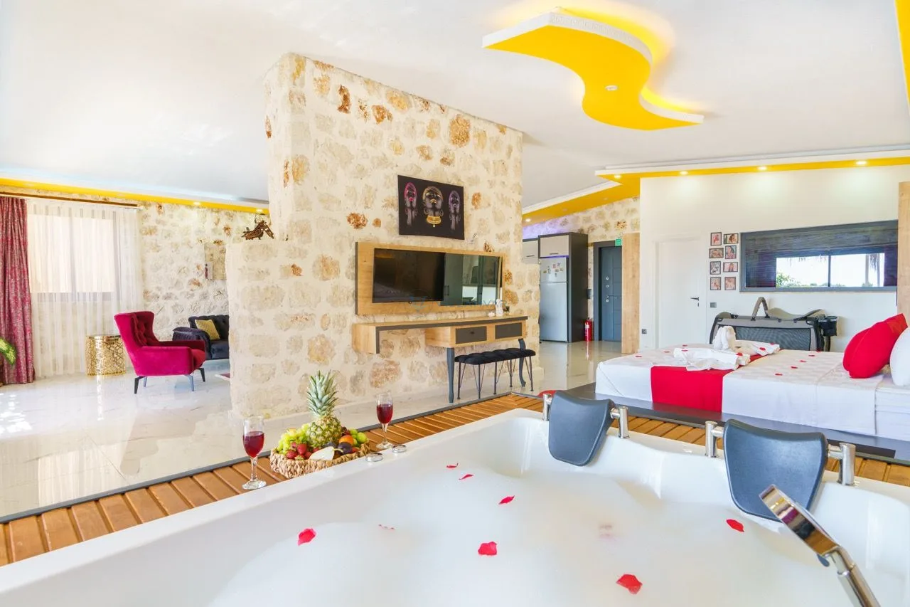 Villa Mira Queen