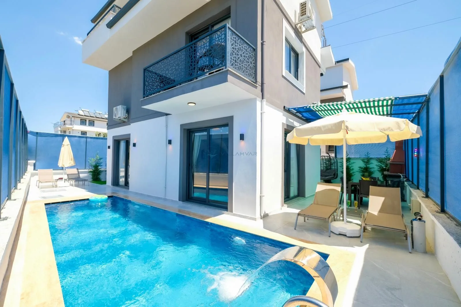 Villa Megira