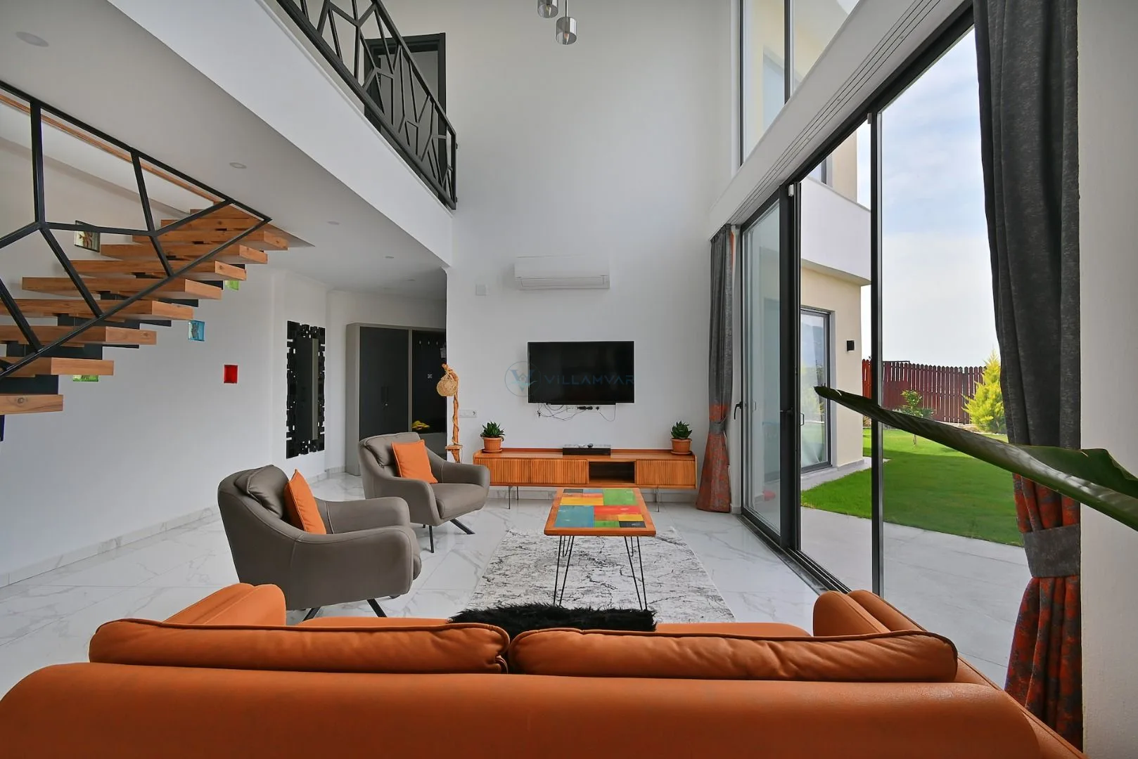 Villa Green House