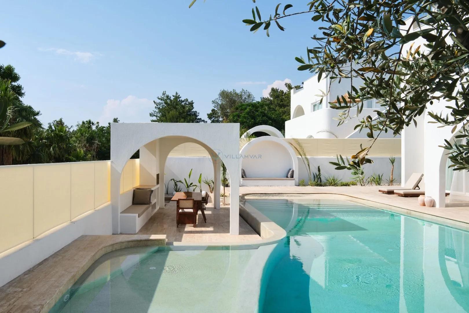 Villa Neonix