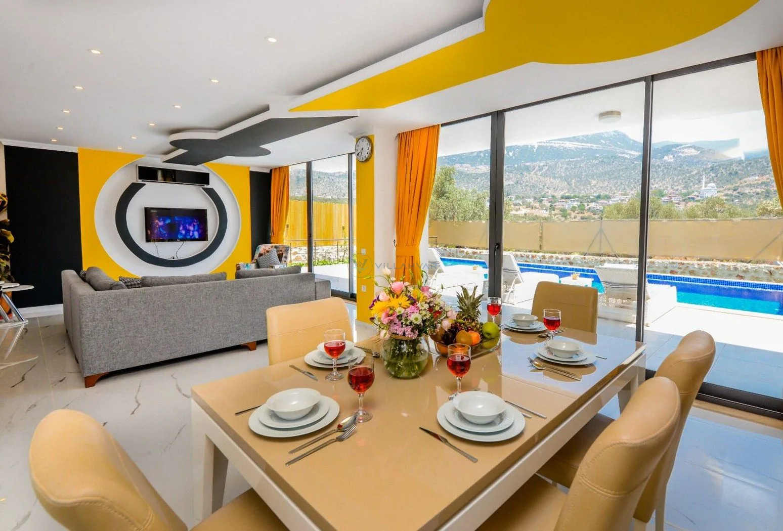 Villa Black Rose