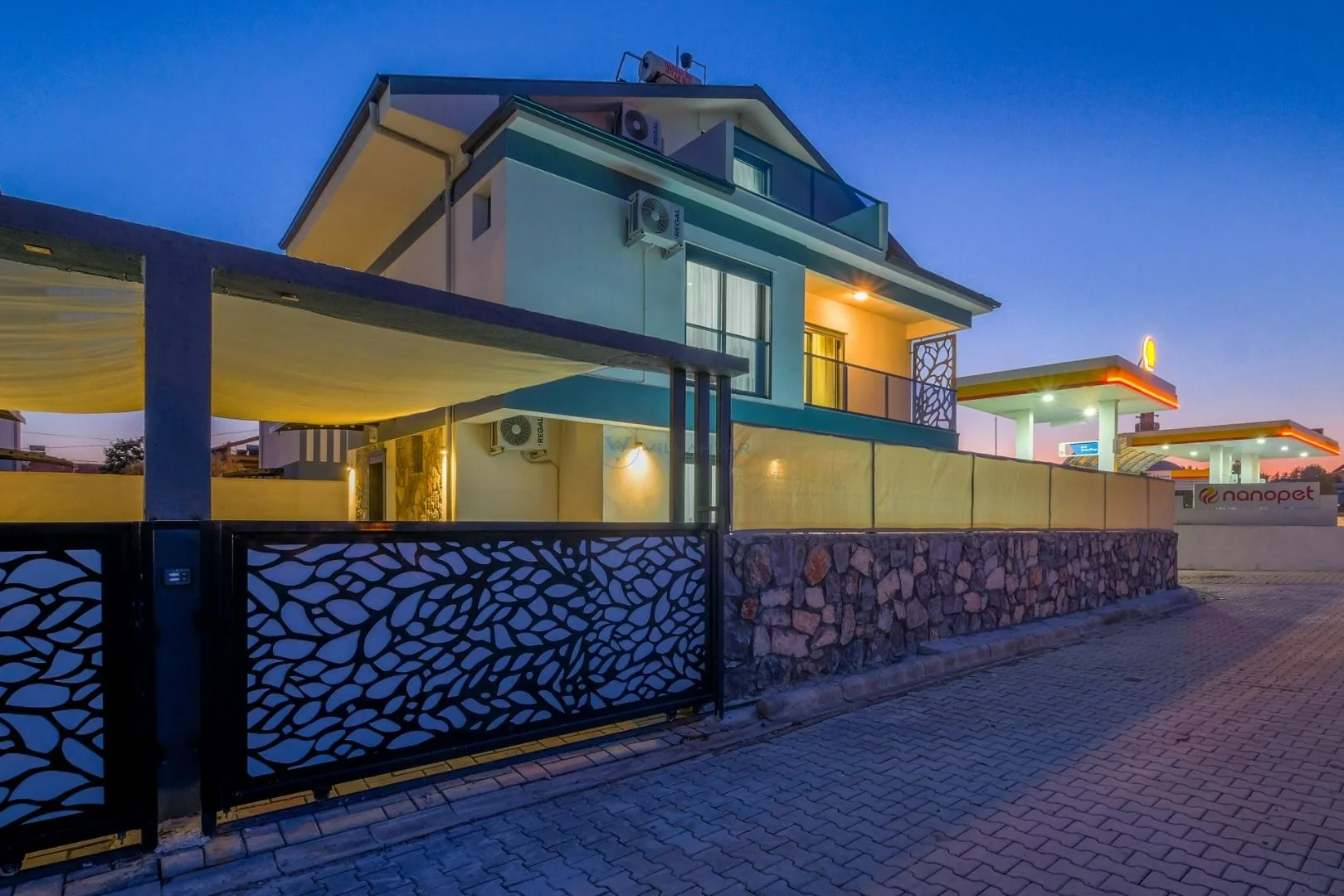 Villa Maske Duo
