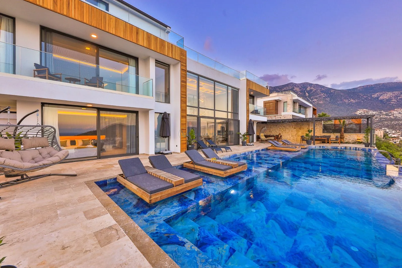Villa Royal Life