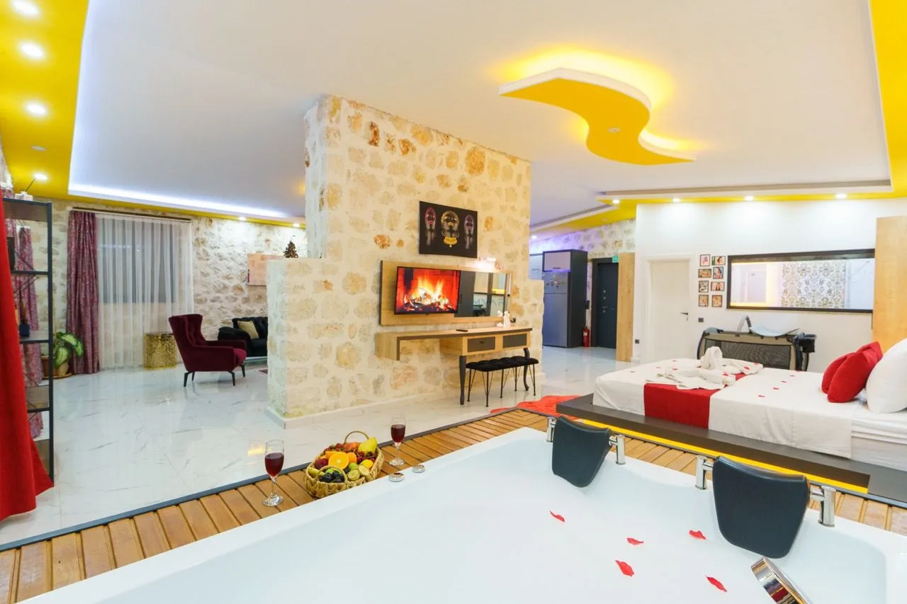 Villa Mira Queen