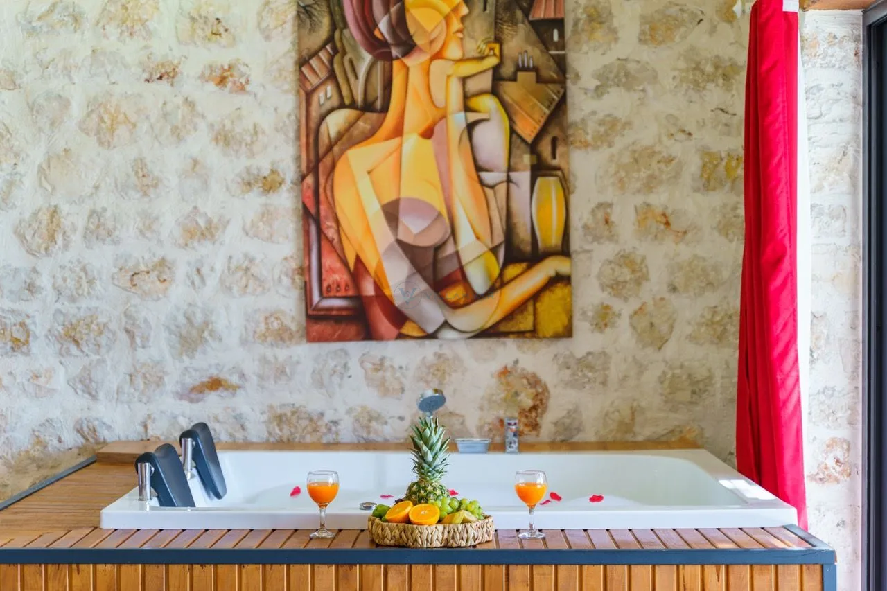 Villa Mira Queen