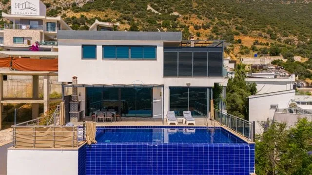 Villa Twins 2
