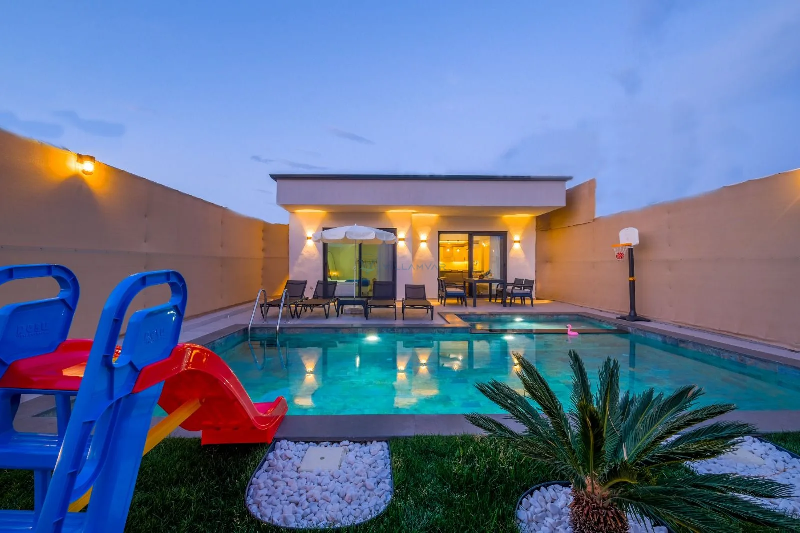 Villa Sol LA