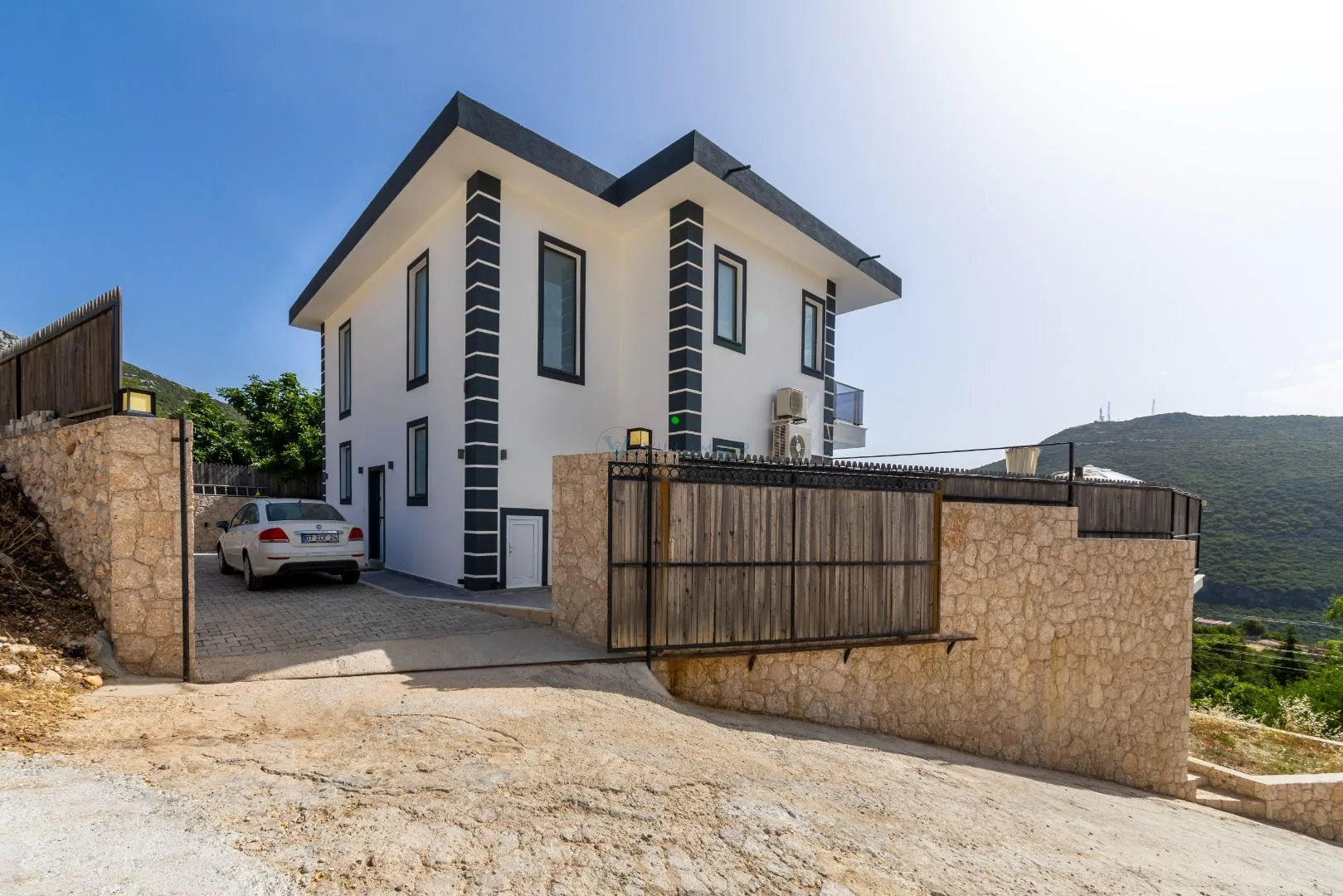 Villa Pilot