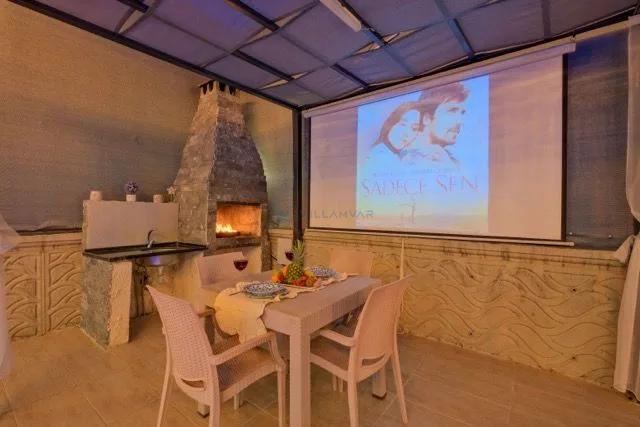 Crystal De-Luxe Villa