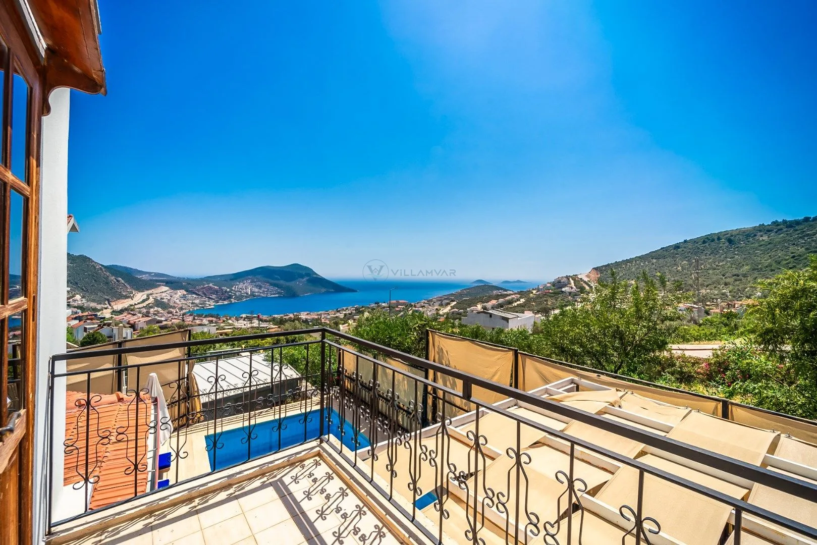 Hemrah Villa Swan