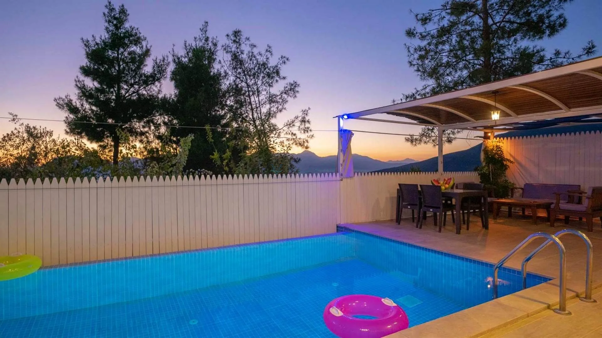 Villa Uzaktaki Şehir