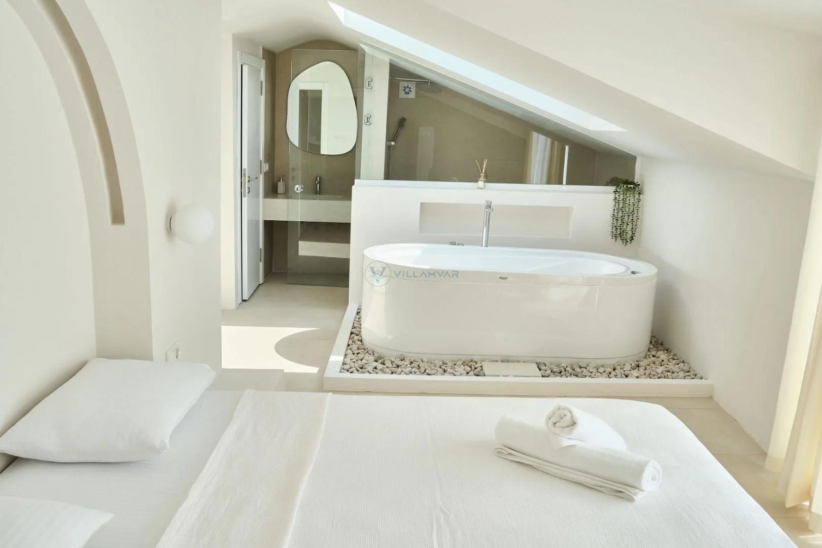 Villa Neonix