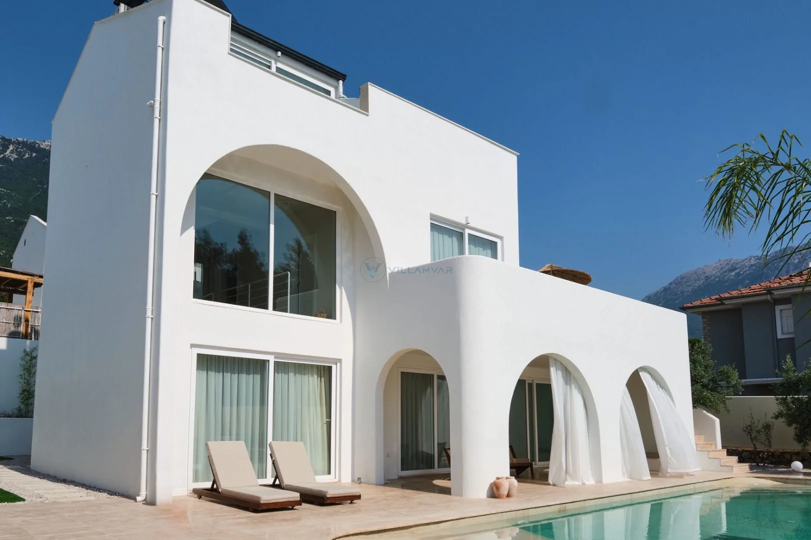 Villa Neonix