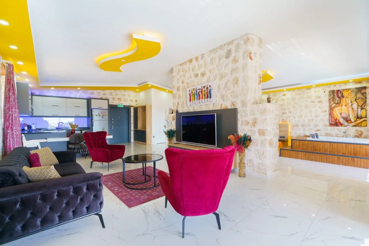 Villa Mira Queen