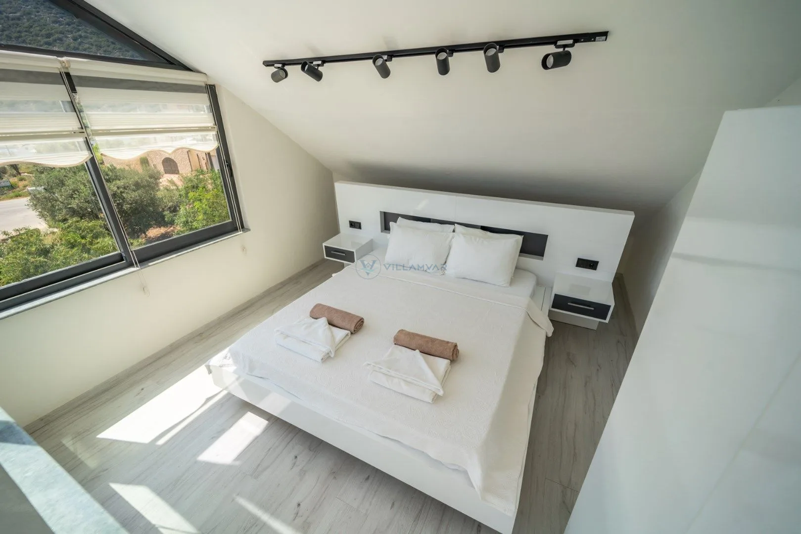 Hemrah Villa Swan