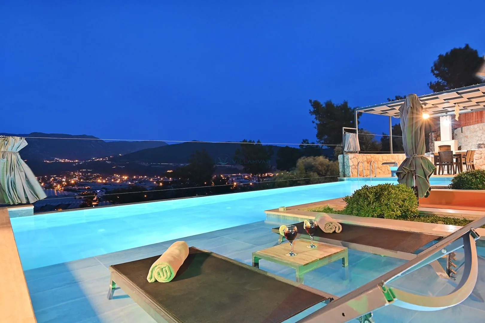 Villa Green House