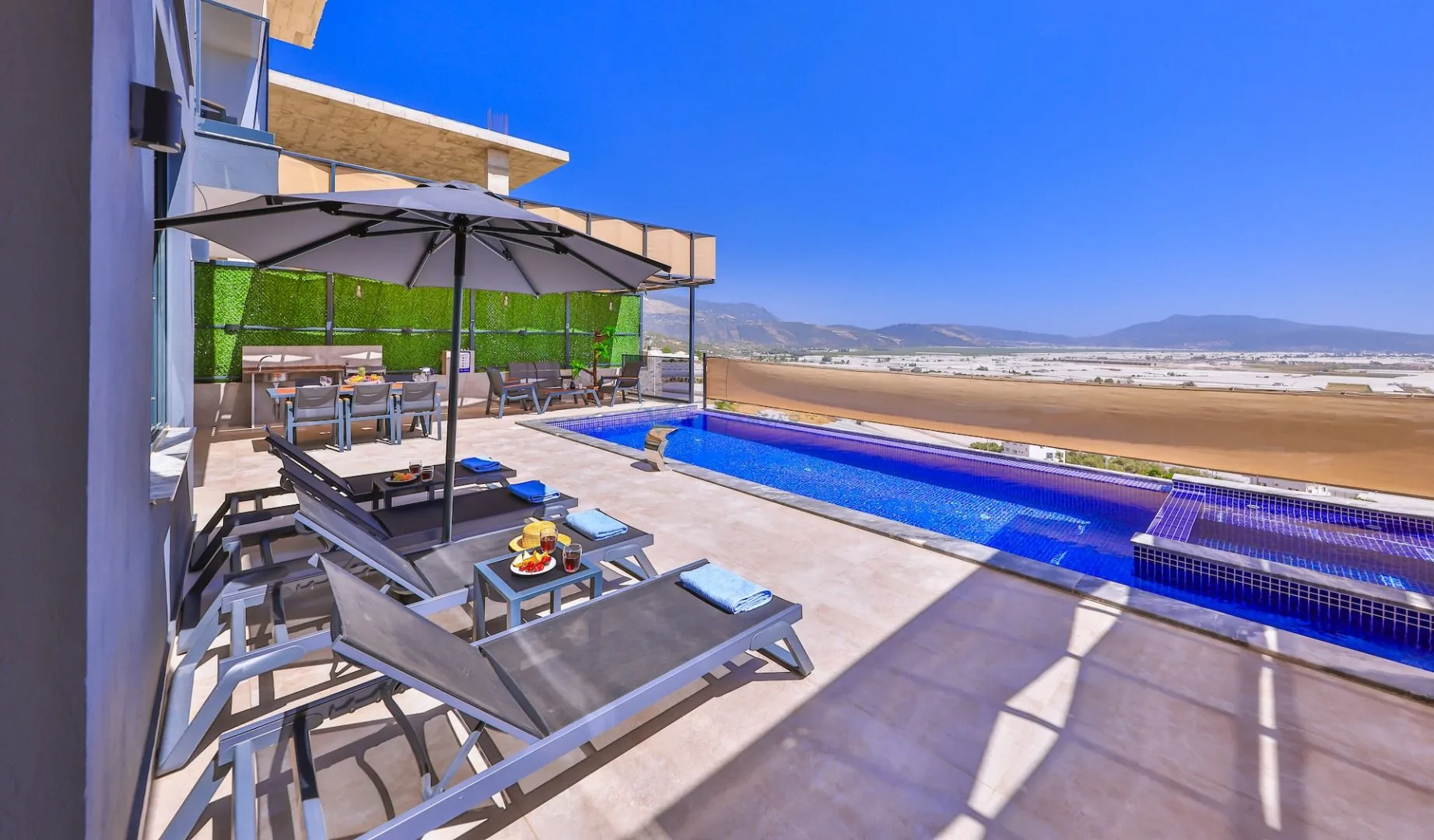 Villa Lalezar