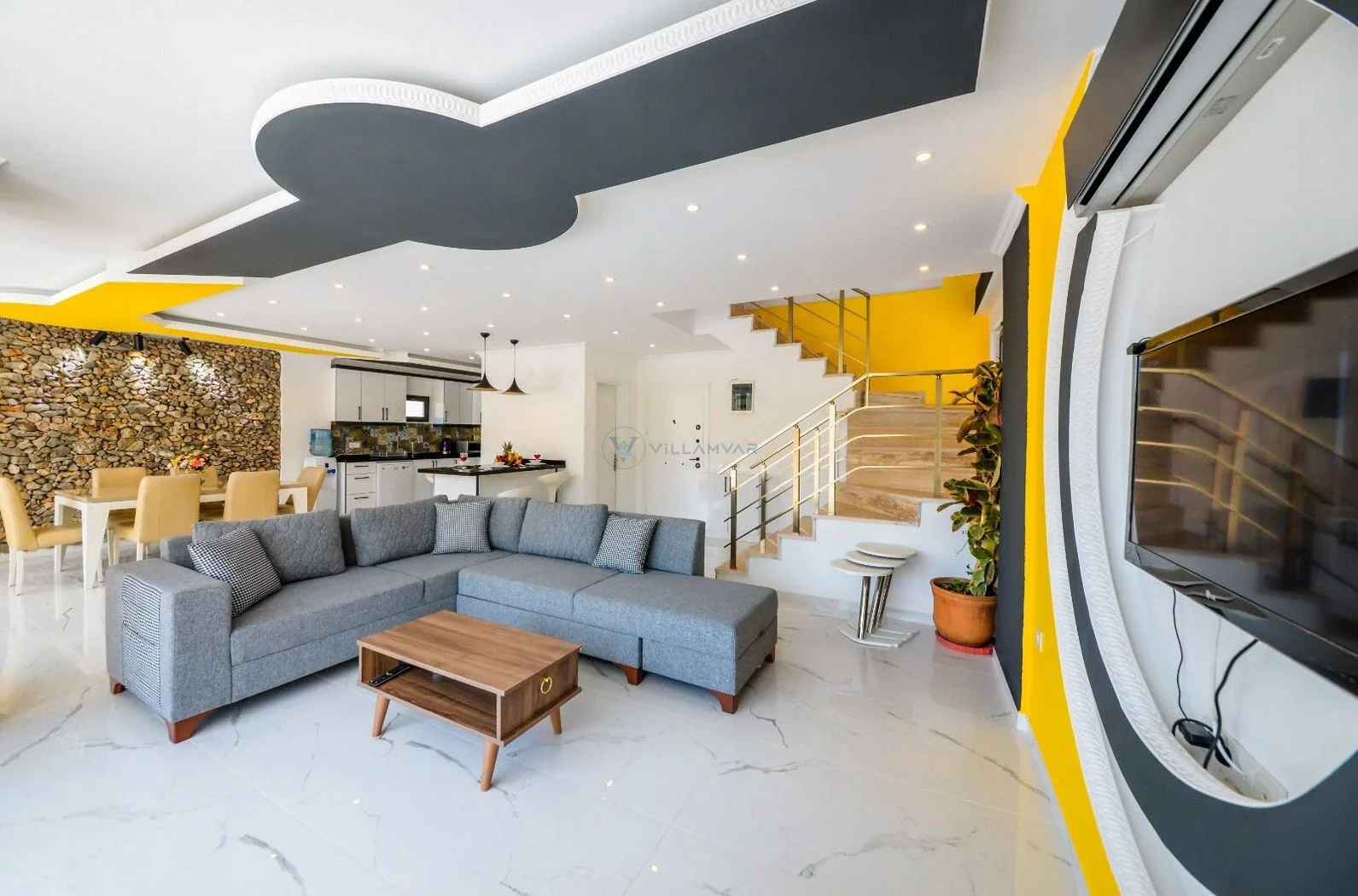 Villa Black Rose